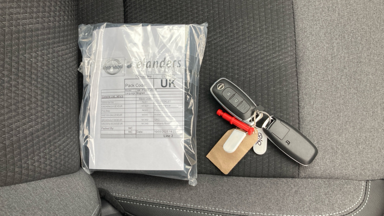 Nissan Qashqai 1.3 DiG-T MH N-Connecta [Glass Roof] 5dr Petrol Hatchback